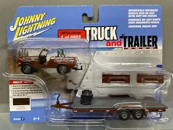 Johnny Lightning Truck & Trailer 2022 R1B- 1966 Ford Bronco w/ Open Car Trailer Custom Dark Brown.