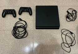 Vend ps4 slip 1To en parfait état.Vendu avec câble hdmi+ 2 manettes dorigine (dont 1 complètement neuf)