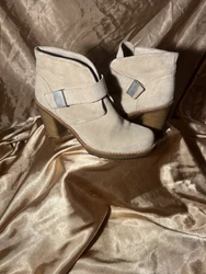 UGG Australia Brienne Suede Heeled Ankle Boots #3212 Sz 9 Tan Buckle Bootie. There is some slight discoloring in the...