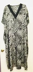 Very nice animal print Caftan Lounger/Bathing Suit Cover-up in Excellent Pre-owned Condition.