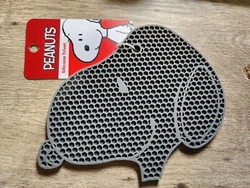 This Peanuts Snoopy Silicone Trivet in Gray is a must-have for any fan of the beloved cartoon series. Made of durable...