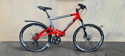 27 vitesses ( 9 x 3 ) en Shimano Deore. Cadre tout suspendu X-Contrôle, fourche et vérin réglable en dureté. A...