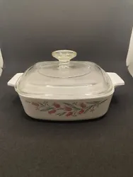Both casserole dish and lid are in excellent used oven.