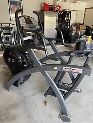 cybex arc trainer. Lower bodyHeart rate monitorIncline and resistanceBeen in garage so a little dirtySqueaks a little...