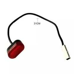Feu arrière Xiaomi m365. Phare de couleur noir et lumière de couleur rouge. Un numéro de suivi vous sera communiqué.