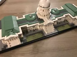 Le Capitole. LEGO Architecture. Set complet, en excellent état avec sa boite et sa notice.
