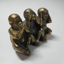 Signature estampille PN par gravure sur le côté. Matières : bronze, feutrine dessous la base. Couleurs : jaune. Une...