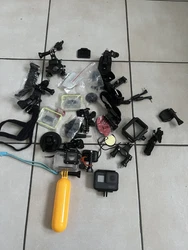gopro hero 5. Fonctionne très bien Vendu avec accessoires + carte mémoire 32goSans chargeur Vend ce que vous voyez...