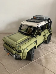 LEGO Technic 42110 Land Rover Defender état occasion vendu sans boite et notice.