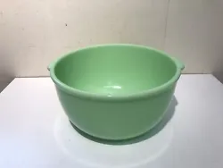 Otherwise, bowl is in mint condition.