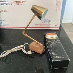 Very good working condition for the lamp. This lamp uses GE 93 light bulbs. Slight crack at the middle plastic hinge as...