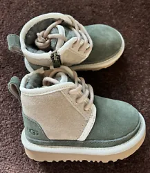 NEW WITHOUT THE BOX. These are Olive Green and Tan. This chukka is built to move the way kids do with a rocker-bottom...