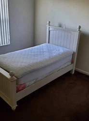 Kids Twin bedroom Set.  FREE   Delivery NOT available YOU MUST PICK UP  17 years old and shows visible signs of wear...
