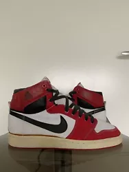 Vintage Air Jordan 1 AJKO Chicago 1985. Very good conditions since 1985 ^^ rare size in 8us/41eur.Not wearable, display...