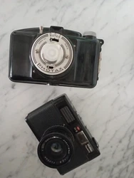 lot appareils photo anciens. Les 2 en bon état