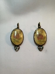 Boucle doreilles GAS bijoux motif floral rose rouge.