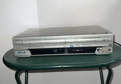 Emerson DVD/ 4 Head VCR Recorder Player Combo EWR20V5, Dolby Digital Recording, -RW/-R, 19 Micron Head, No Remote,...