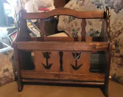 Vintage Wooden Magazine Rack/Holder with Spindles and Tulip Flower Décor. The Screws that hold it together are plastic.