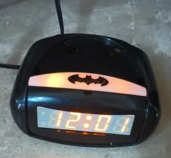 Vintage Batman Alarm Clock.  Pre- owned some wear, some scratches. Tested keep time, alarm sound , all buttons work...