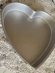 HEART LOVE WILTON metal cake pan 2105-5168 mold tin VALENTINES DAY 13