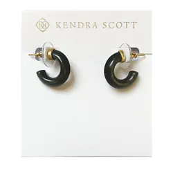 The perfect size small hoop huggie! A beautiful stone is the highlight in the Kendra Scott Mikki Huggie Hoop Earrings...