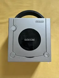 Nintendo GameCube Console Blanche PAL (DOL-101). La console s’allume mais les jeux ne se lancent pas