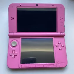 Console Nintendo 3ds Xl Coloris : roseLa console ne s’allume pas. Prend la charge. Quand on l’allume le voyant bleu...