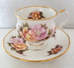 Elizabethan Staffordshire Fine Bone China Tea Cup and Saucer - Caroline - EUC.  The set is in excellent condition, no...