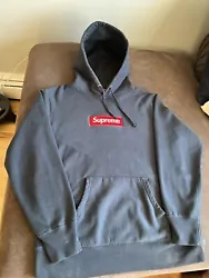 Supreme box logo hoodie Sz L Supreme Navy box logo hoodie minor fade on right sleeve other than that it is great...