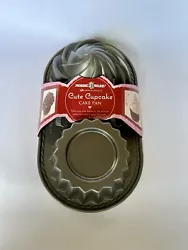 New - Nordic Ware - Cute Cupcake Pan - Cast Aluminum - Giant Cupcake - 6 Cup. NOS