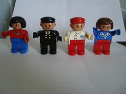 Lot de 4 personnages Légo Duplo. envoi rapide et soigné.