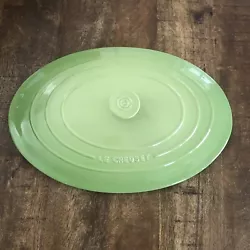 Le Creuset 15” Oval Lid for Casserole Pot Lid Only Kiwi Green. Looks like new. 15” long and 10.25” wideInside...