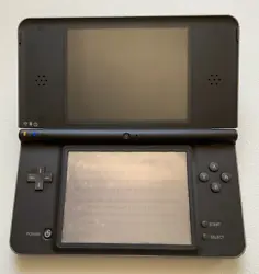 Console Nintendo DSi XL fonctionnelle semi hs. Lécran du bas est fonctionnelle et en très bon état (protection sur...
