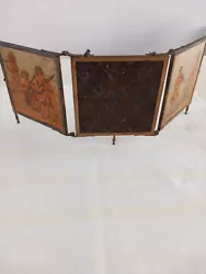 Superbe triptyque scène de musiciens et au centre cuir travailler. bonnes enchères.