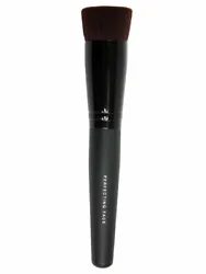 Enhance your makeup routine with the incredible bareMinerals Perfecting Face Brush! Designed for effortless...