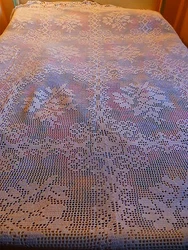 Beau travail de crochet ;art déco. 1kg,500 de coton. sur mon site. des plantes de mon jardin aussi ,fàciles a vivre....