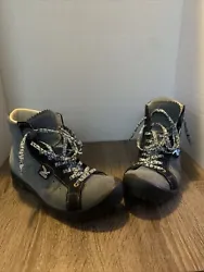 Salewa Hiking boots womens size 7.5. Shipping is to continental 48 states. See all photos.