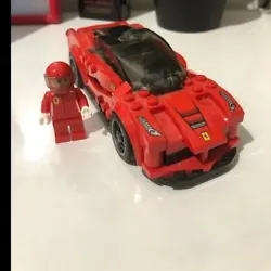 lego voiture Ferrari rouge complet.