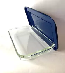 Beautiful and Functional 3 Piece Bakeware Set of Glass Dish, Lid and Matching Carry Case. 2.3 quart Rectangular Glass...