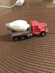 Vintage bw metal chassis Hot Wheels Peterbilt Cement Mixer Red truck. In really good shape just a few chips passenger...