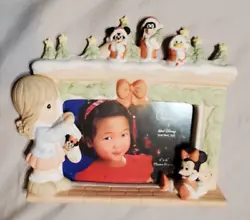 Features Minnie mouse, Mickey, Donald Duck and Goofy.