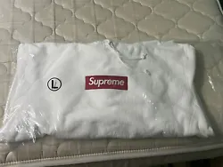 Add this iconic Supreme Box Logo Hooded Sweatshirt to your wardrobe. The white color of this hoodie is perfect for both...