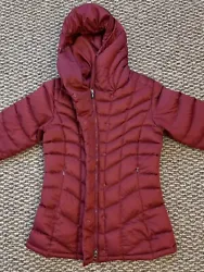 Patagonia Downtown Loft Goose Down Hooded Puffer Jacket Coat Red Size Small. Good condition. Worn only a handful of...