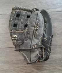 Mizuno MZ130S Professional Franchise Baseball / Softball Glove RHT 13” Black. Glove is used. Please view all photos...