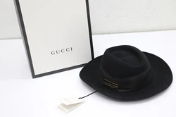 Felt Gold G Logo Wide Brim Pleated. - Silk ribbon with Gucci logo hardware on the side. - 100% Felt.
