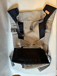 Beco Gemini Cool Adjustable Baby Carrier with Breathable 3D Mesh is in used condition and from a smoke free/pet free...