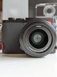 Leica Q2 47.3 MP - Black with extras including accessories.