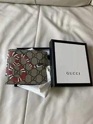 GUCCI GG Supreme Bi-Fold Wallet KingSnake Print Snake w/ Coin Pocket. 100% authentic with receipt, dust bag, gucci box...
