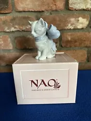 Lladro NAO Kitty Present #1348 Cat with Bow Mint In Original Box. Mint in original boxPlease see pictures for details....