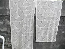 Paire de rideaux en coton. 0,72 m x 1,80 m (ourlets à faire ).